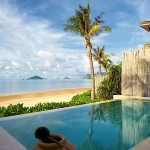 Deluxe Beachfront Villa